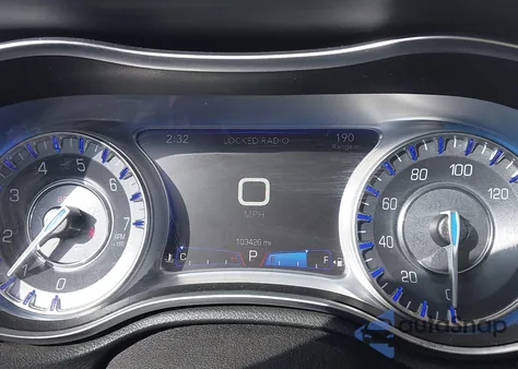 2018 Chrysler 300 Limited из США, поврежденный, VIN 2C3CCAEG1JH324401